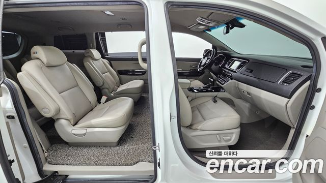 Kia Canival 2019 — photo 16