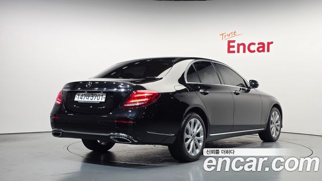 Mercedes-Benz E-Class 2019 — photo 2