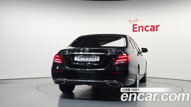 Mercedes-Benz E-Class 2019 — photo 4
