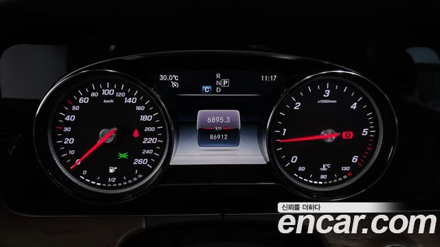 Mercedes-Benz E-Class 2019 — photo 11