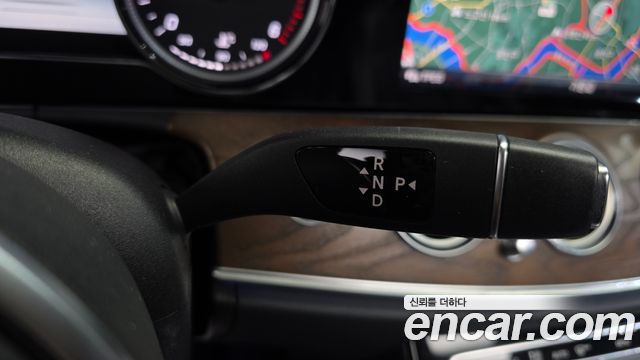 Mercedes-Benz E-Class 2019 — photo 12
