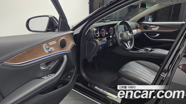 Mercedes-Benz E-Class 2019 — photo 13
