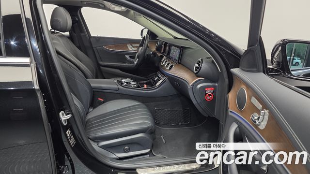 Mercedes-Benz E-Class 2019 — photo 17