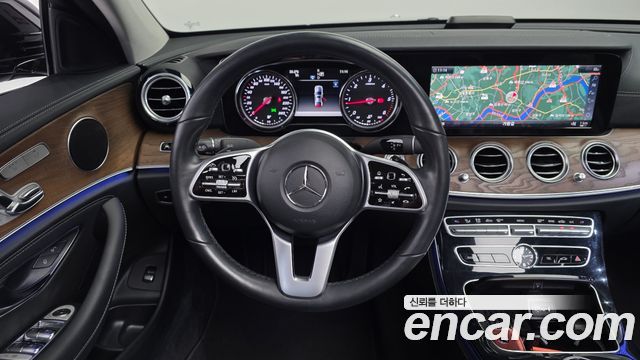 Mercedes-Benz E-Class 2019 — photo 19
