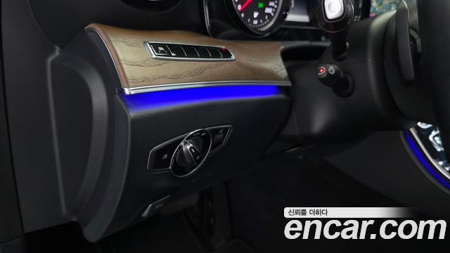 Mercedes-Benz E-Class 2019 — photo 20