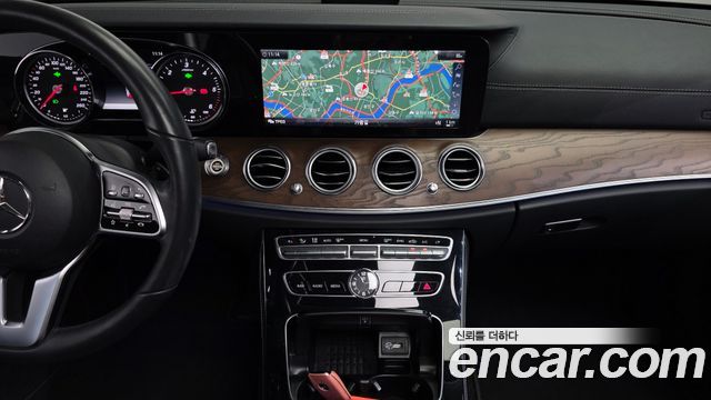 Mercedes-Benz E-Class 2019 — photo 21