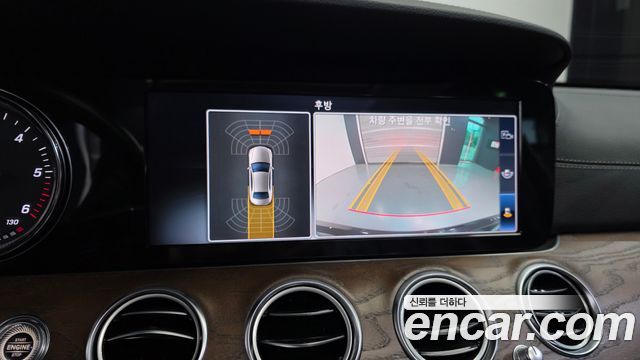 Mercedes-Benz E-Class 2019 — photo 22