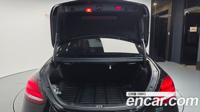 Mercedes-Benz E-Class 2019 — photo 26