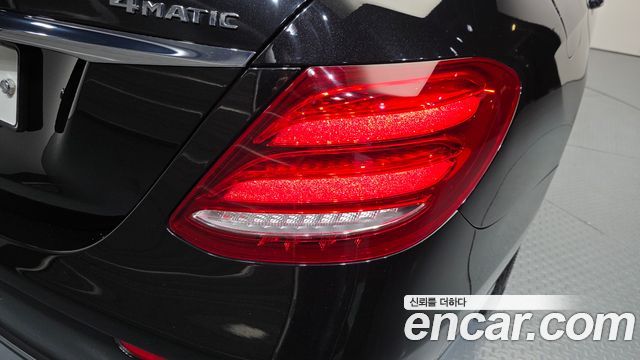 Mercedes-Benz E-Class 2019 — photo 9