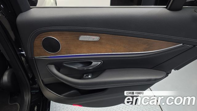 Mercedes-Benz E-Class 2019 — photo 15