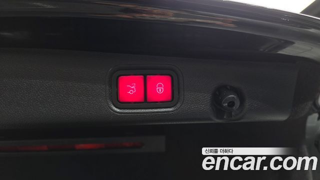 Mercedes-Benz E-Class 2019 — photo 32