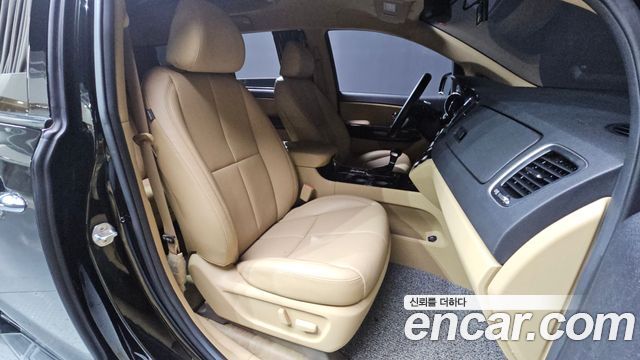 Kia Canival 2019 — photo 16