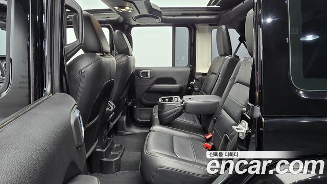 Jeep Wrangler 2022 — photo 17
