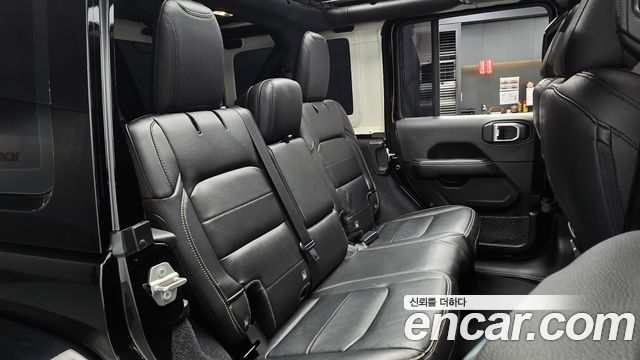 Jeep Wrangler 2022 — photo 18