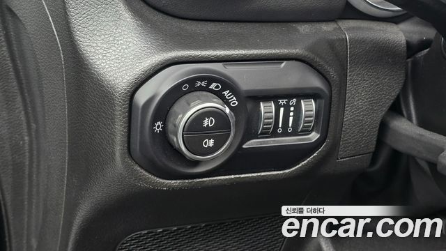 Jeep Wrangler 2022 — photo 20