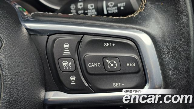 Jeep Wrangler 2022 — photo 21