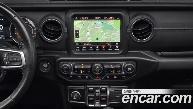 Jeep Wrangler 2022 — photo 25