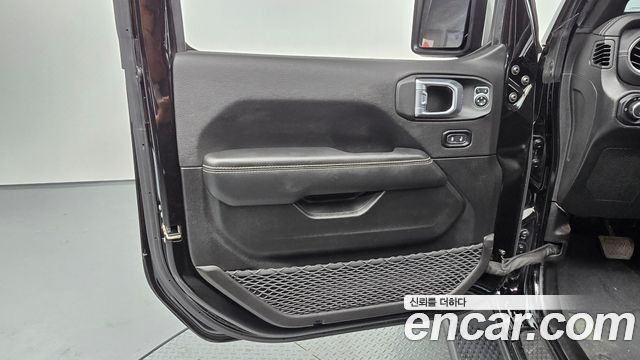 Jeep Wrangler 2022 — photo 14