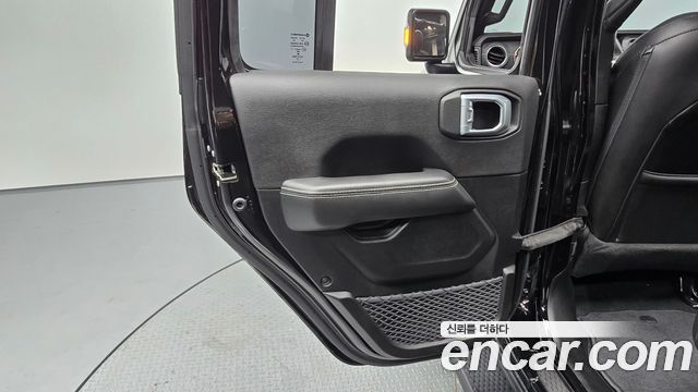 Jeep Wrangler 2022 — photo 15