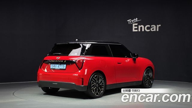 Mini Cooper 2024 — photo 2