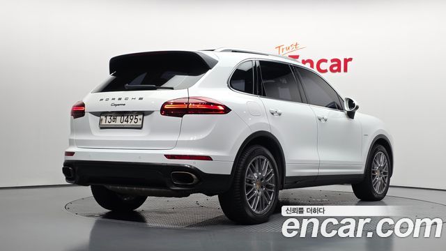 Porsche Cayenne 2016 — photo 2