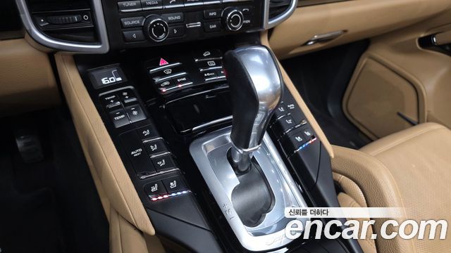 Porsche Cayenne 2016 — photo 9