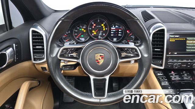Porsche Cayenne 2016 — photo 13