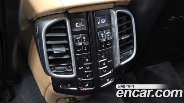 Porsche Cayenne 2016 — photo 17