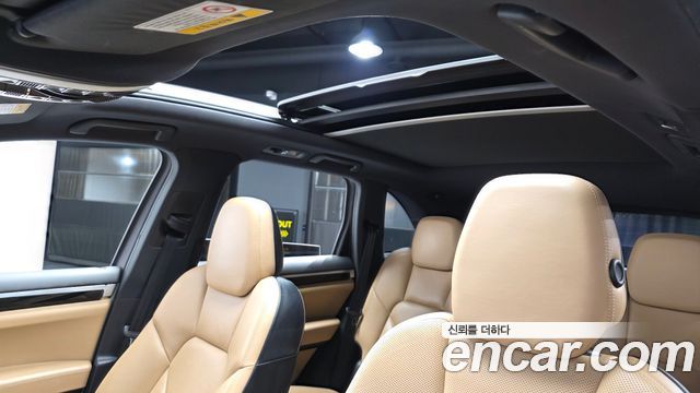 Porsche Cayenne 2016 — photo 19