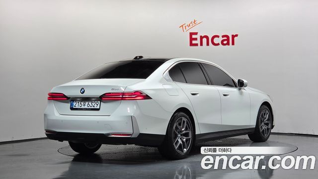 BMW 5-Series 2025 — photo 2