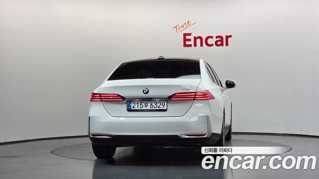 BMW 5-Series 2025 — photo 4