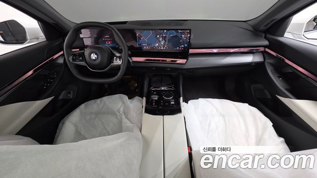 BMW 5-Series 2025 — photo 10