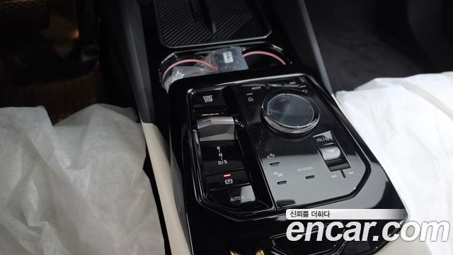 BMW 5-Series 2025 — photo 12