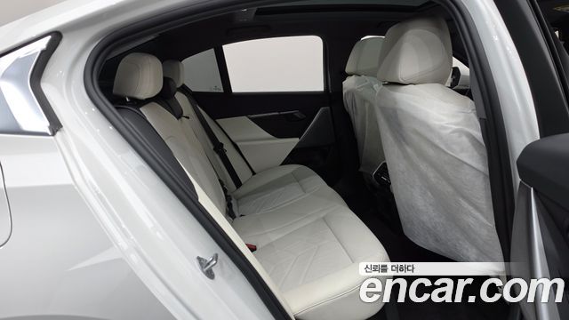 BMW 5-Series 2025 — photo 17