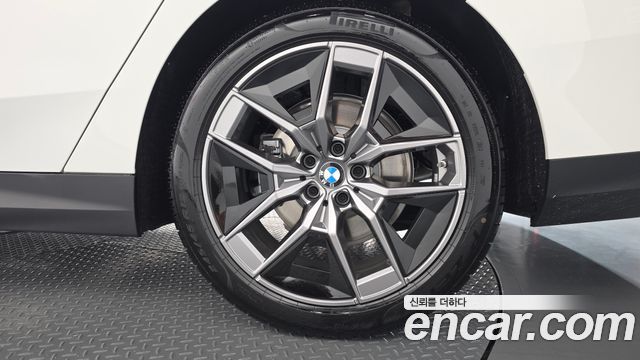 BMW 5-Series 2025 — photo 7