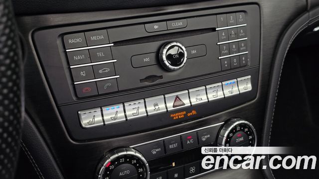 Mercedes-Benz SL-Class 2018 — photo 16