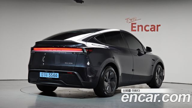 Tesla Model Y 2025 — photo 2