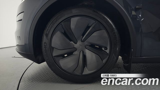 Tesla Model Y 2025 — photo 5