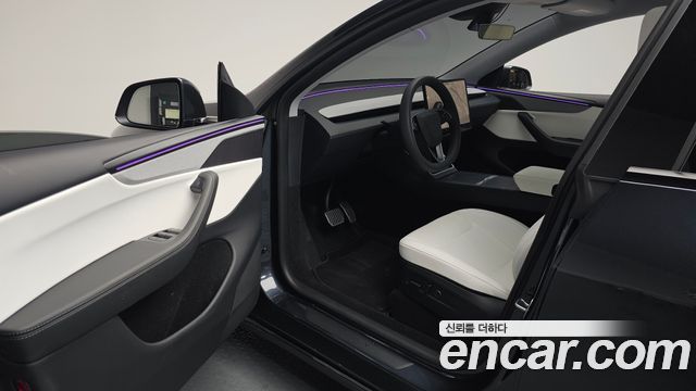 Tesla Model Y 2025 — photo 13