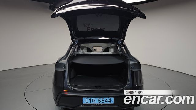 Tesla Model Y 2025 — photo 26