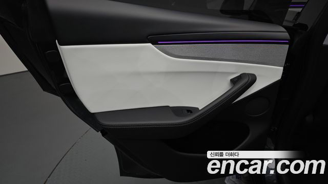 Tesla Model Y 2025 — photo 15