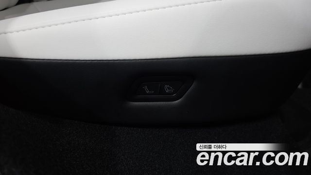 Tesla Model Y 2025 — photo 32