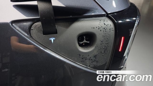 Tesla Model Y 2025 — photo 35