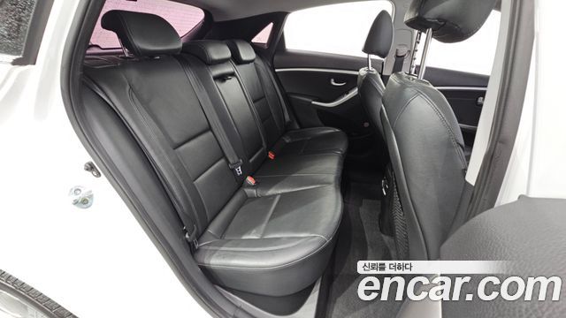 Hyundai i30 2015 — photo 17
