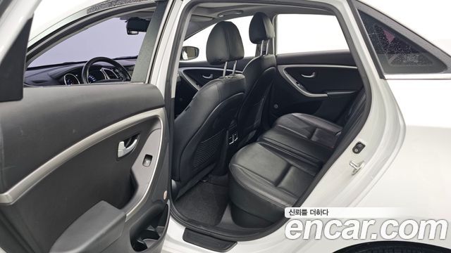 Hyundai i30 2015 — photo 18