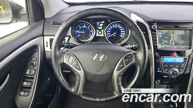 Hyundai i30 2015 — photo 19