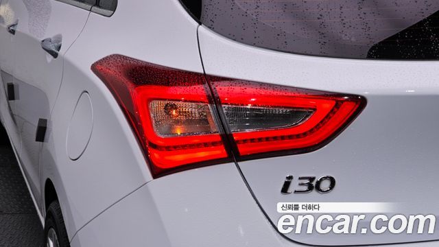 Hyundai i30 2015 — photo 9