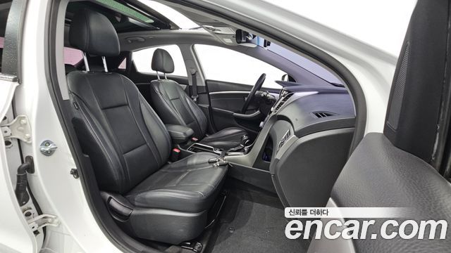 Hyundai i30 2015 — photo 16