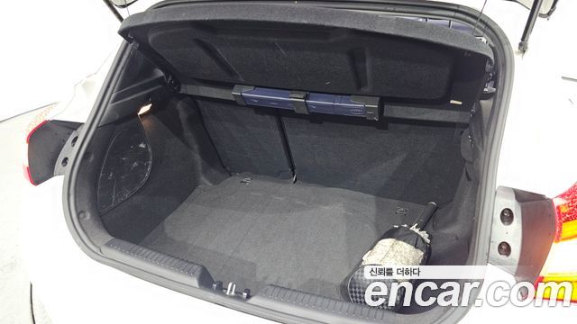 Hyundai i30 2015 — photo 31