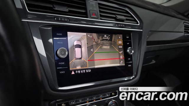 Volkswagen Tiguan 2020 — photo 14